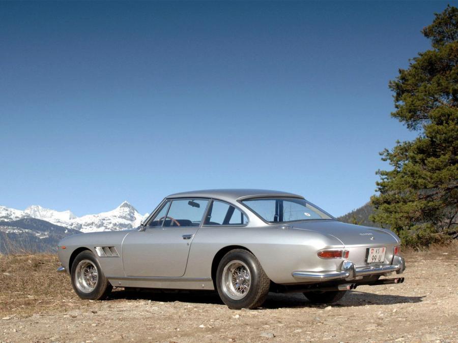  Ferrari 330 GT 2+2 (Series I) 1964 года  (фото 10 из 44)